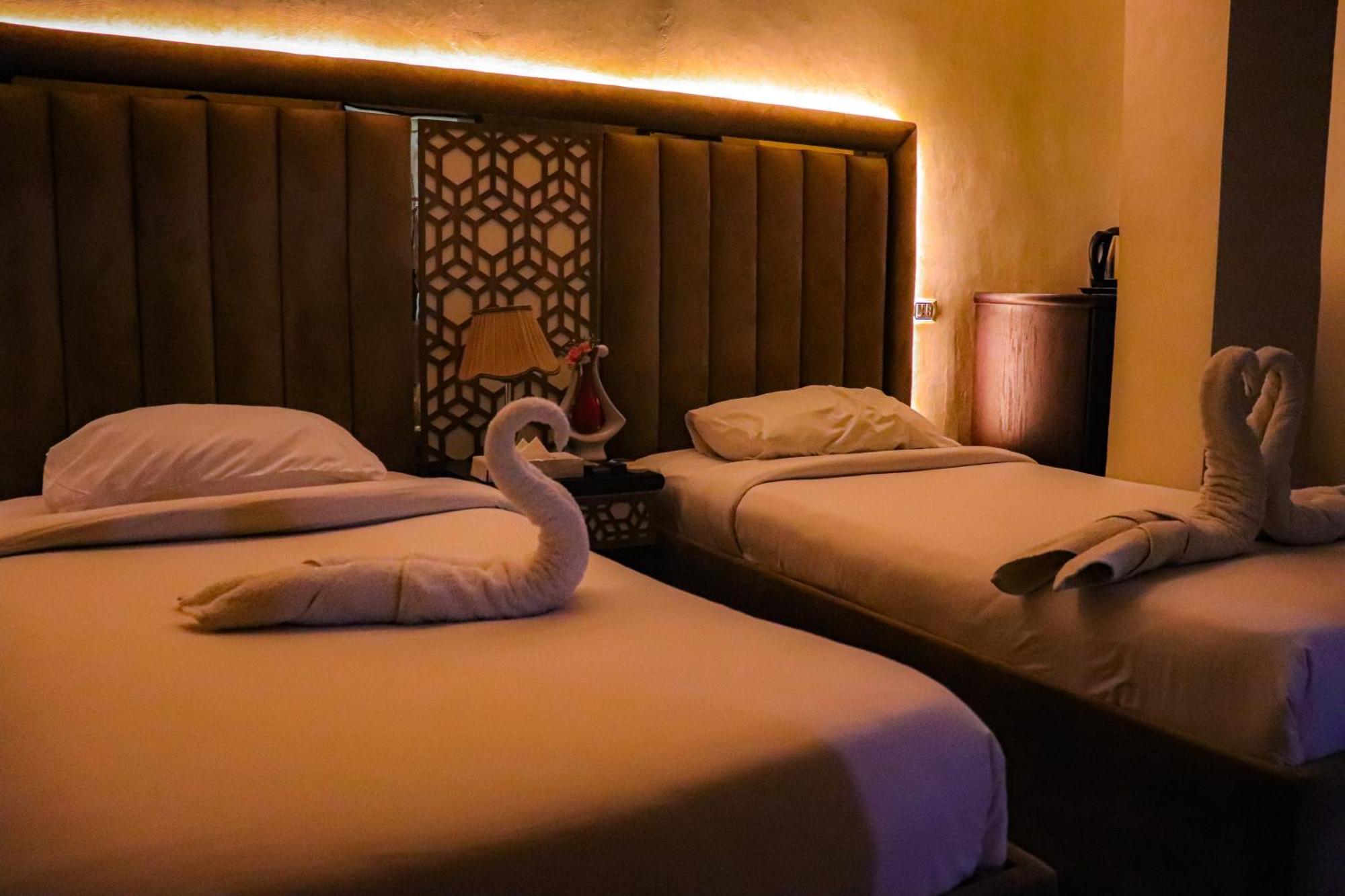 Golden Pyramids Inn Kafret el-Gabal エクステリア 写真