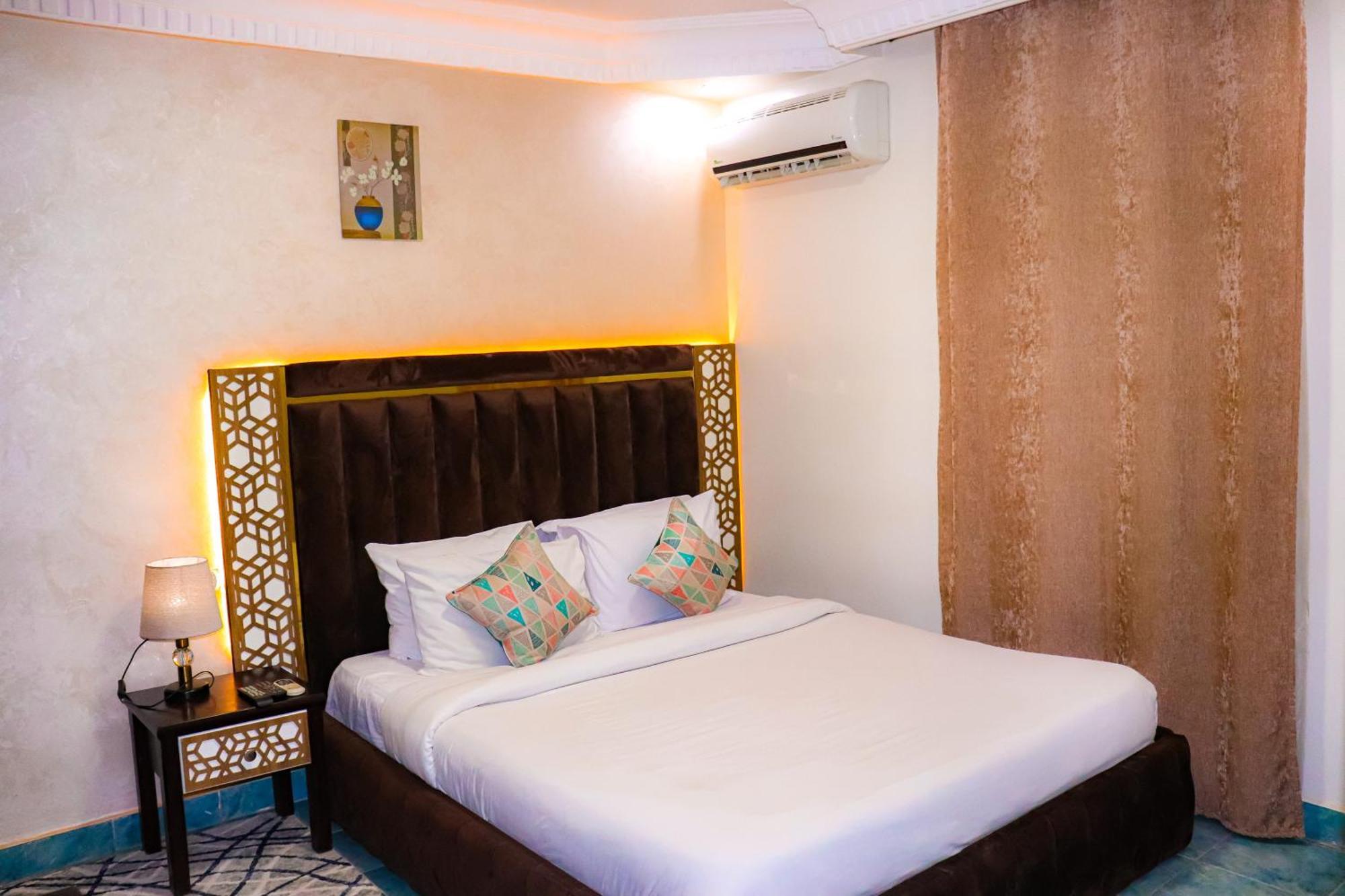 Golden Pyramids Inn Kafret el-Gabal エクステリア 写真