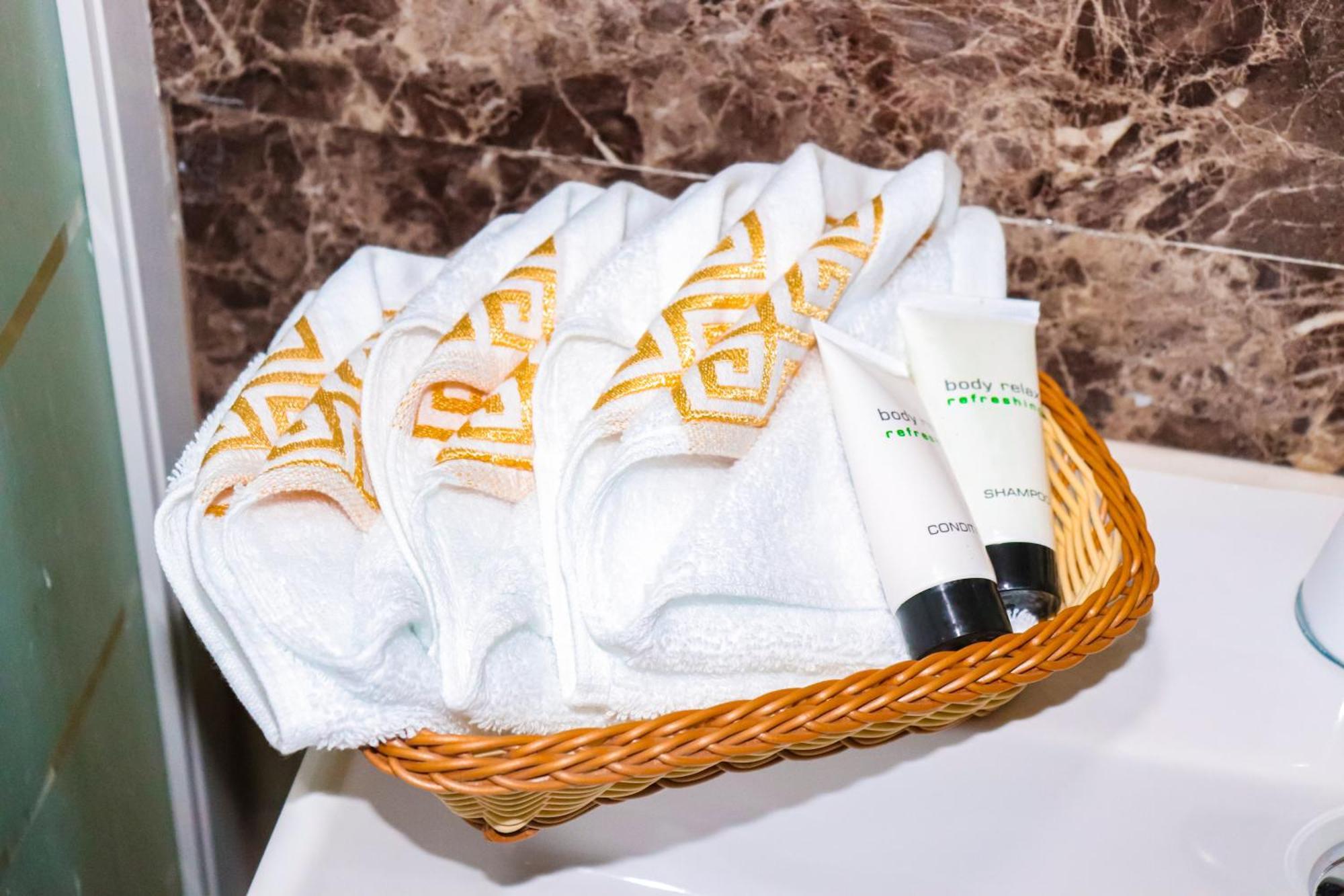 Golden Pyramids Inn Kafret el-Gabal エクステリア 写真
