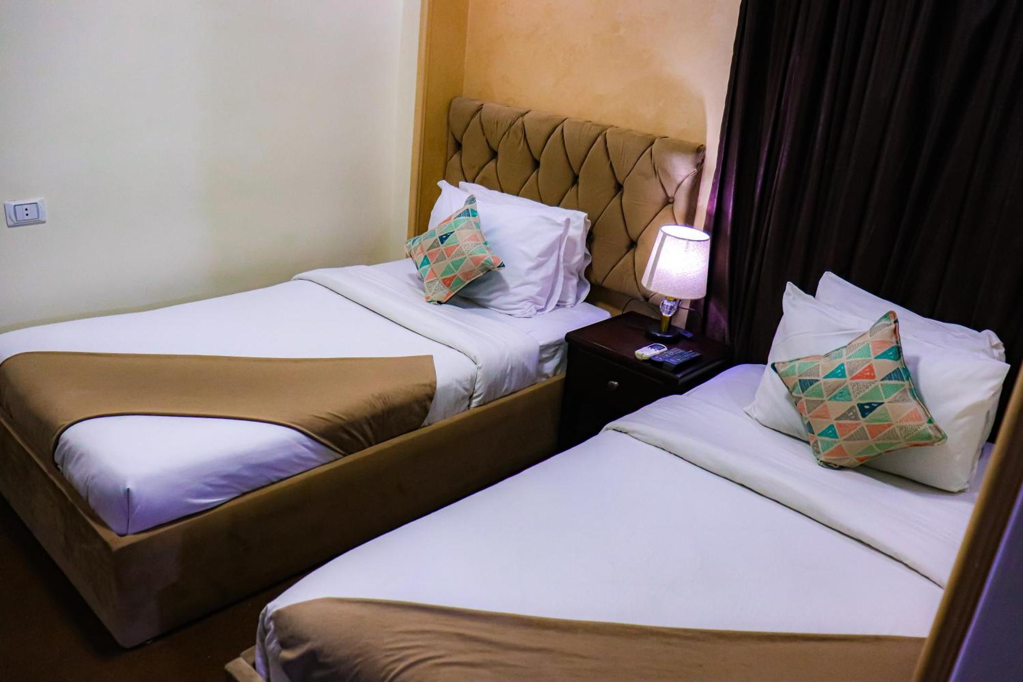 Golden Pyramids Inn Kafret el-Gabal エクステリア 写真